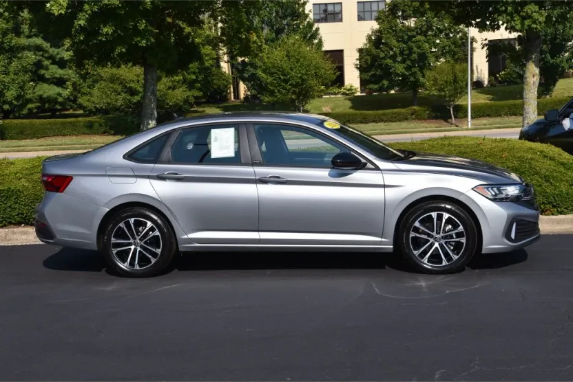 2024 Volkswagen Jetta Sport photo 1