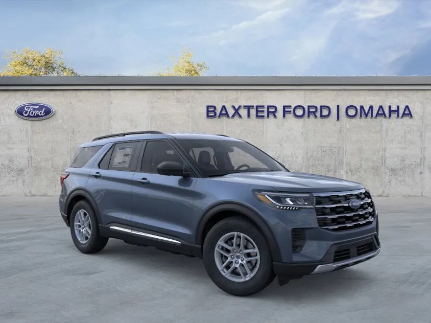 2025 Ford Explorer photo 1