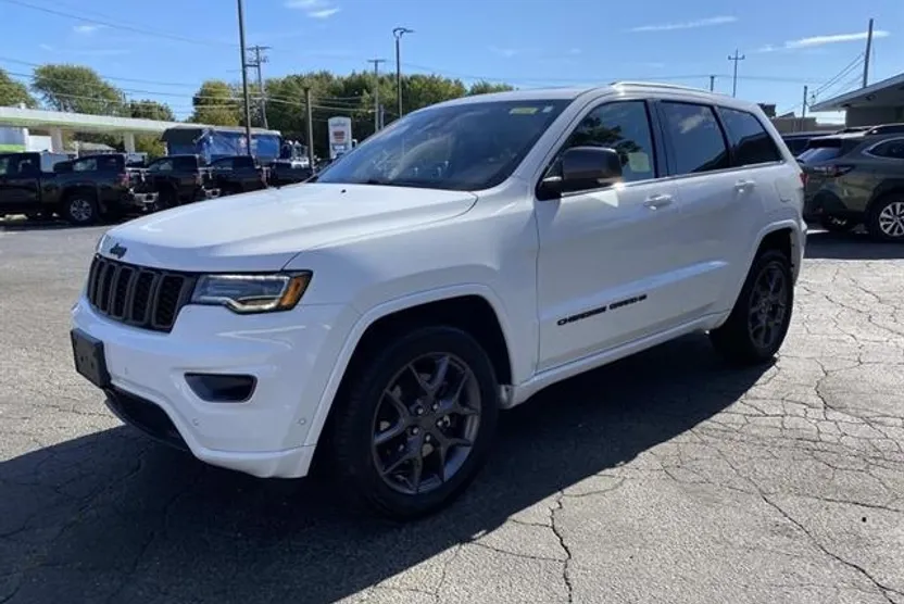 2021 Jeep Grand Cherokee Anniversary Edition photo 1
