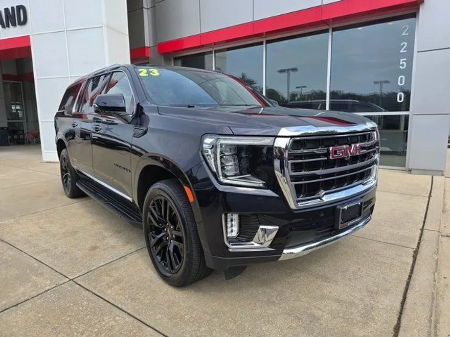 2023 Gmc Yukon XL SLT photo 1