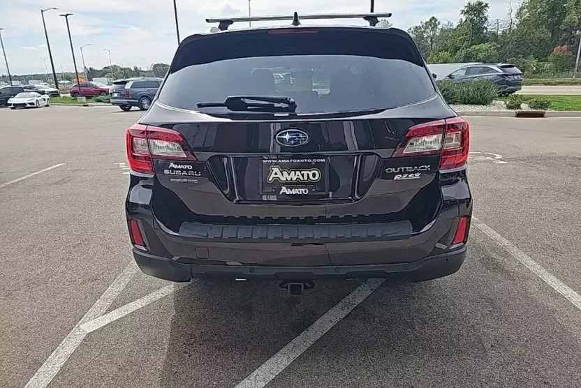 2017 Subaru Outback 2.5i Touring photo 1