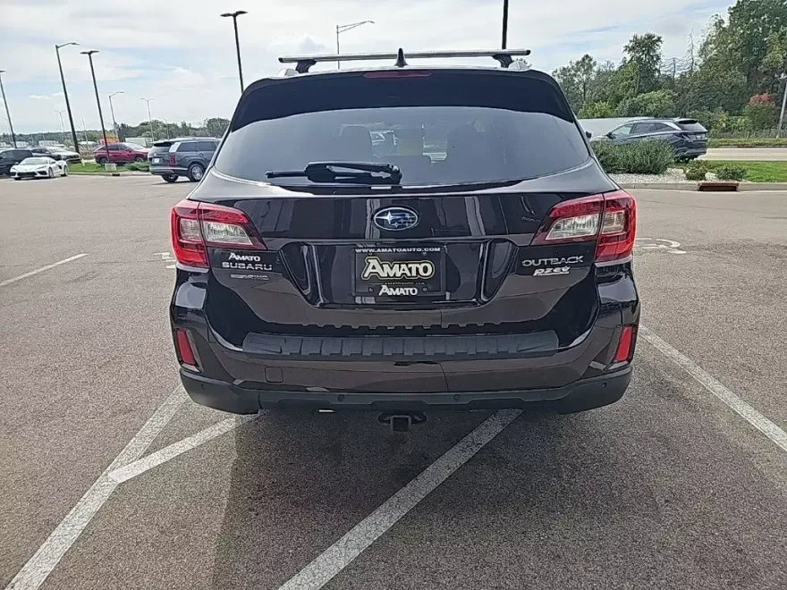 2017 Subaru Outback 2.5i Touring photo 1