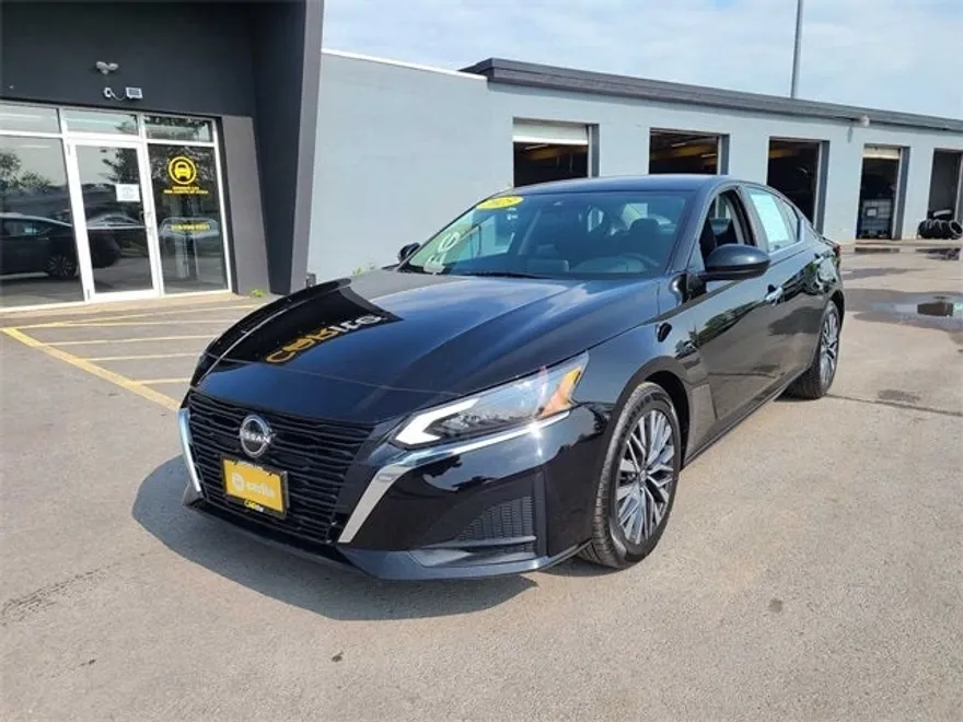 2023 Nissan Altima 2.5 SV photo 1