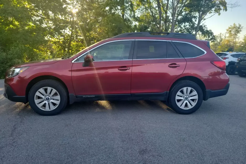 2019 Subaru Outback 2.5i Premium photo 1