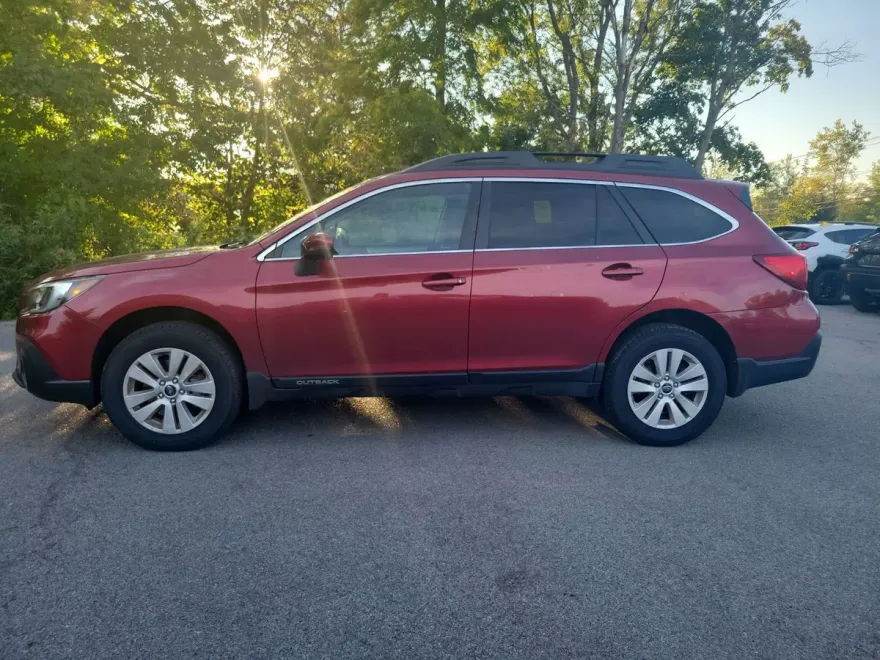 2019 Subaru Outback 2.5i Premium photo 1