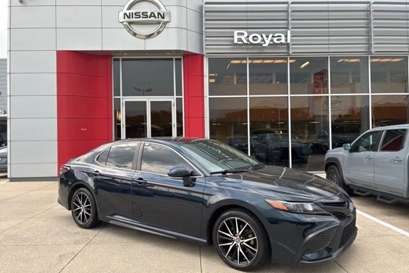 2021 Toyota Camry SE photo 1