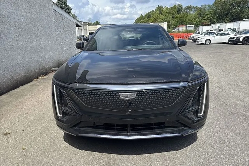 2024 Cadillac Lyriq Sport photo 1