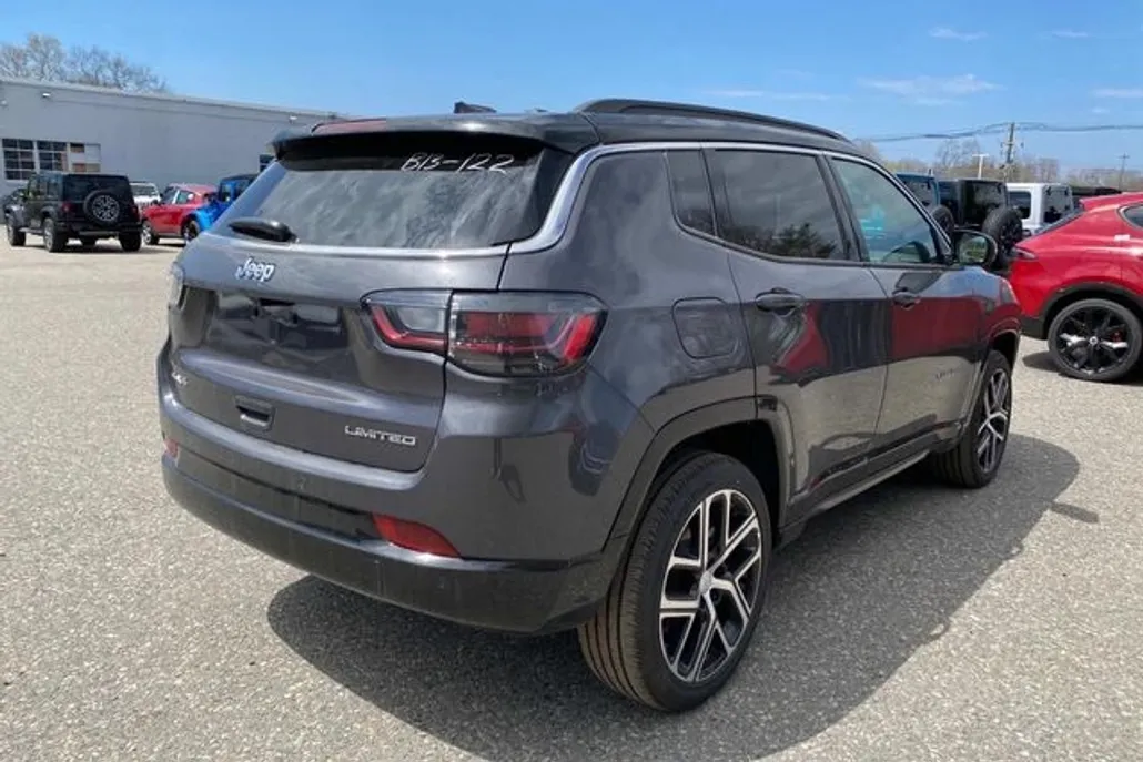 2024 Jeep Compass Limited photo 1