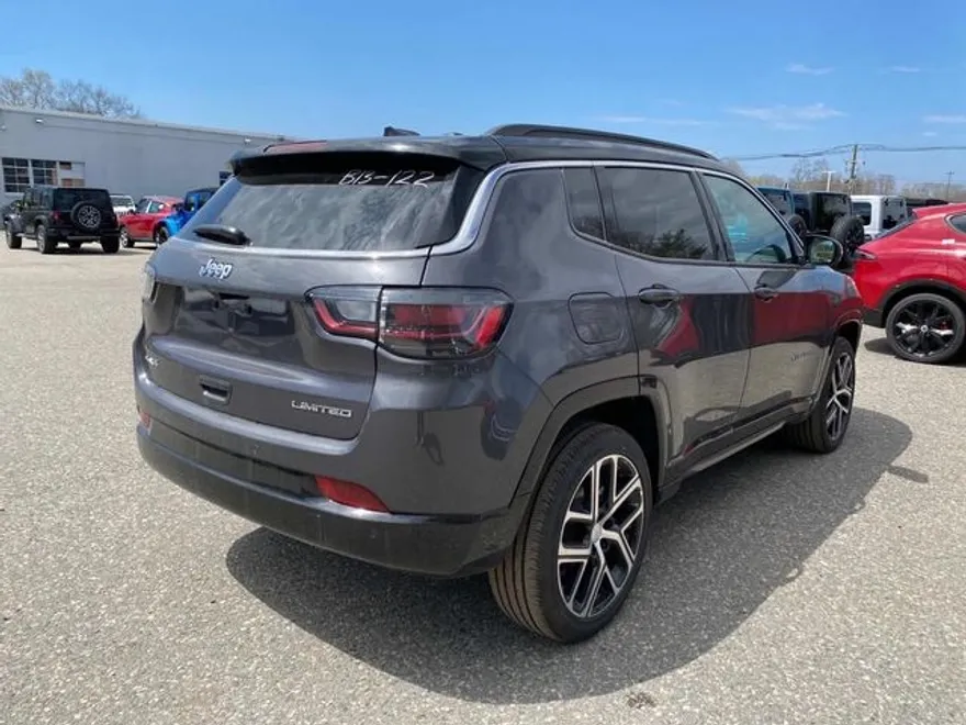 2024 Jeep Compass Limited photo 1