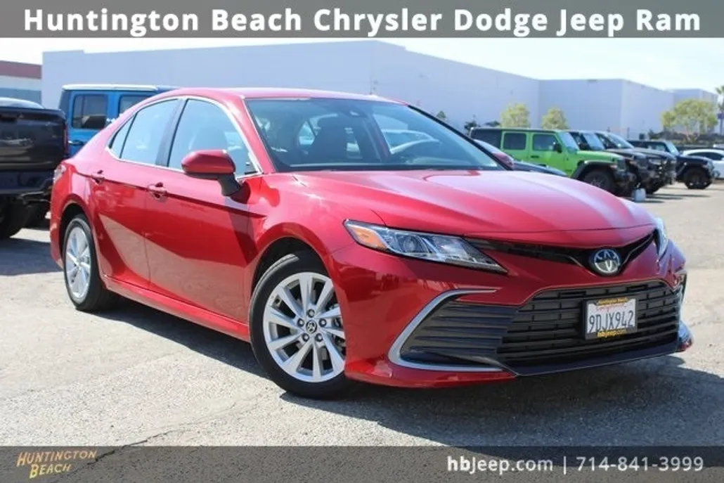 2023 Toyota Camry LE photo 1