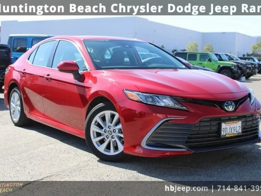 2023 Toyota Camry LE photo 1