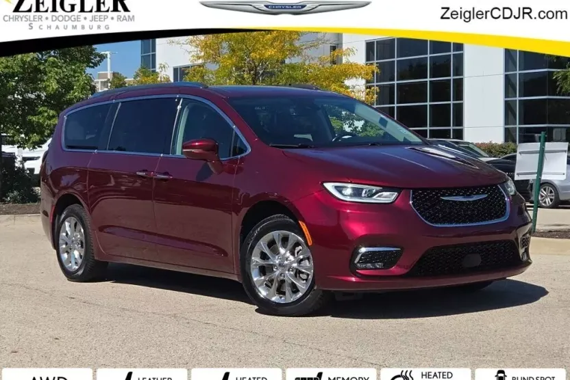 2021 Chrysler Pacifica Touring L photo 1