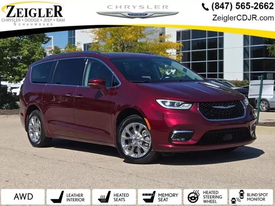 2021 Chrysler Pacifica Touring L photo 1