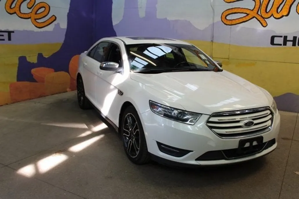 2017 Ford Taurus Limited photo 1