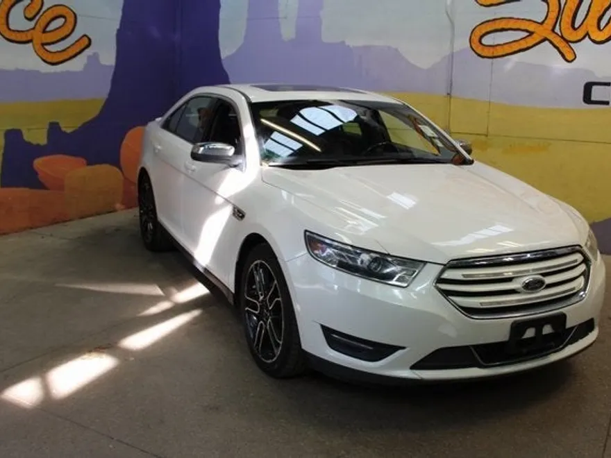 2017 Ford Taurus Limited photo 1