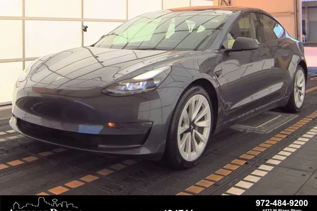 2023 Tesla Model 3 photo 1