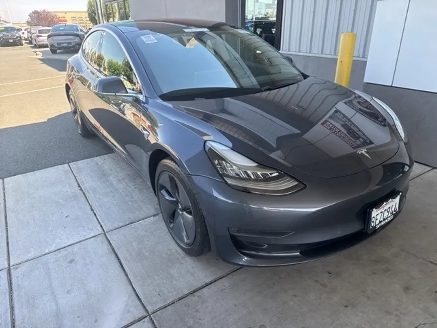 2018 Tesla Model 3 Long Range photo 1