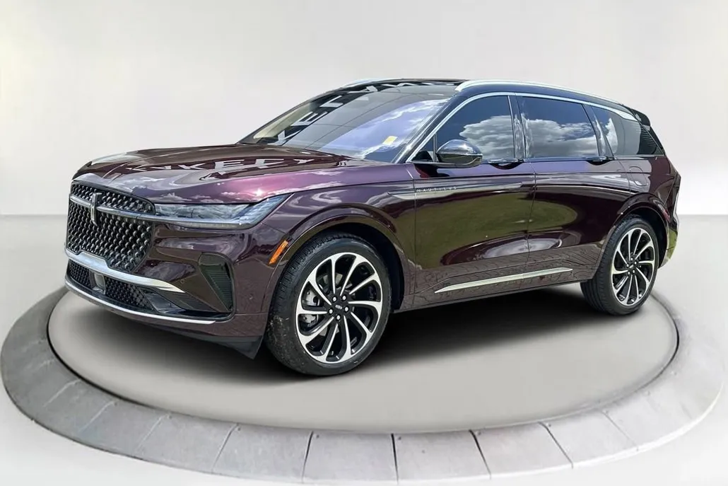 2024 Lincoln Nautilus Black Label photo 1