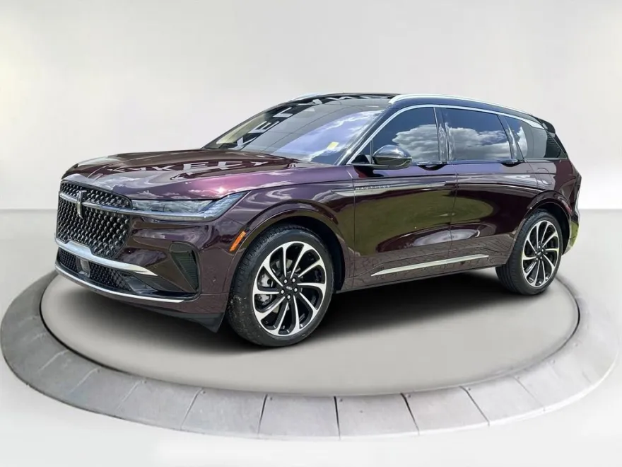 2024 Lincoln Nautilus Black Label photo 1