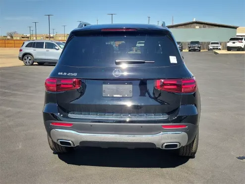 2025 Mercedes Benz GLB 250 photo 4