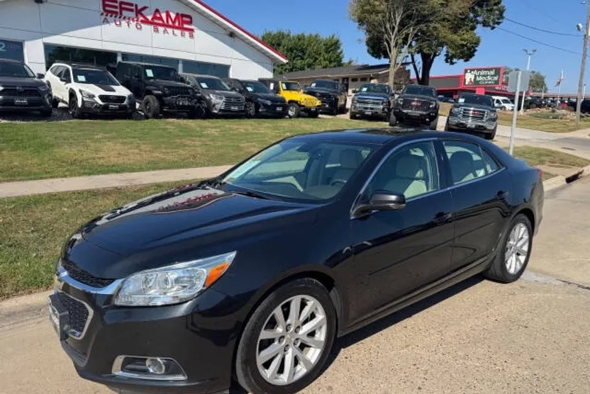 2015 Chevrolet Malibu 2LT photo 1