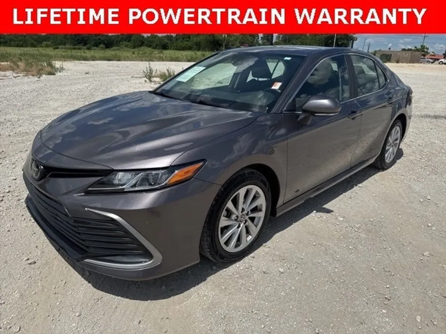 2023 Toyota Camry LE photo 1