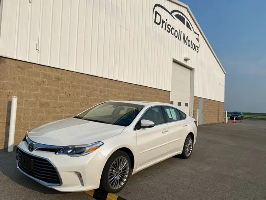 2016 Toyota Avalon Limited photo 1