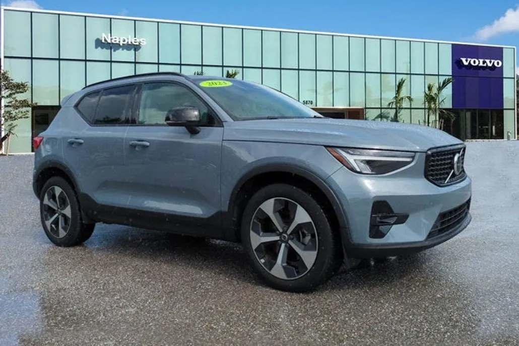 2023 Volvo XC40 Plus photo 1