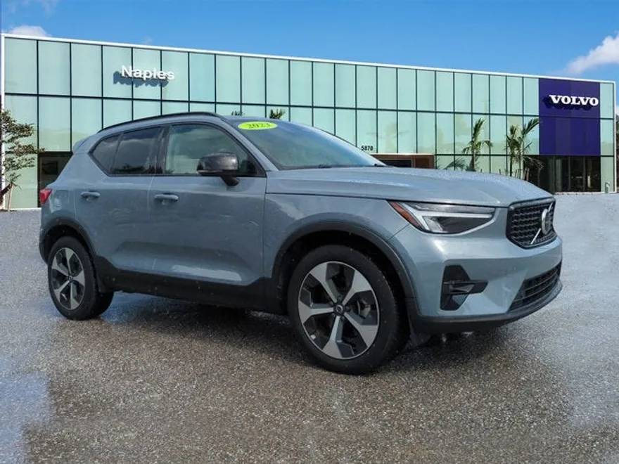 2023 Volvo XC40 Plus photo 1