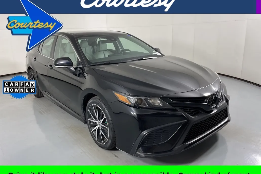 2023 Toyota Camry SE photo 1