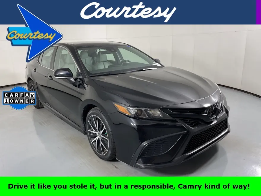 2023 Toyota Camry SE photo 1
