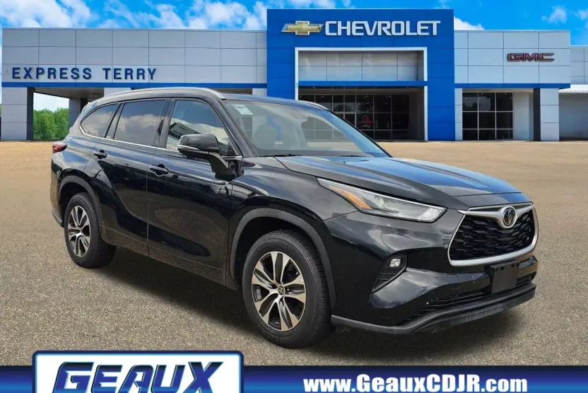2022 Toyota Highlander XLE photo 1