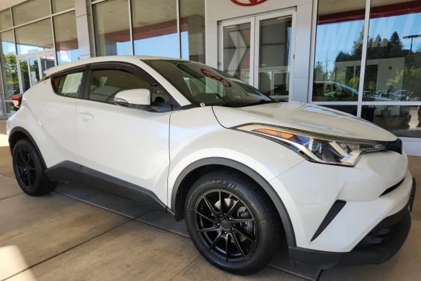 2019 Toyota C-HR XLE Limited photo 1