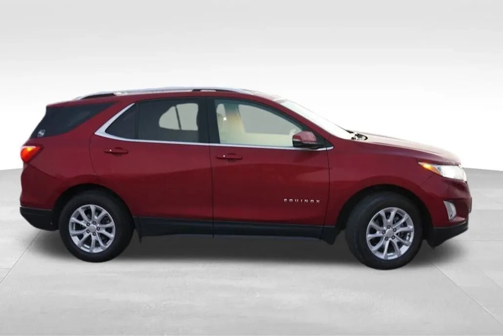 2018 Chevrolet Equinox LT photo 1