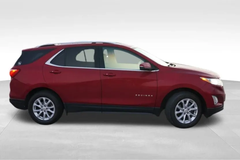 2018 Chevrolet Equinox LT photo 1