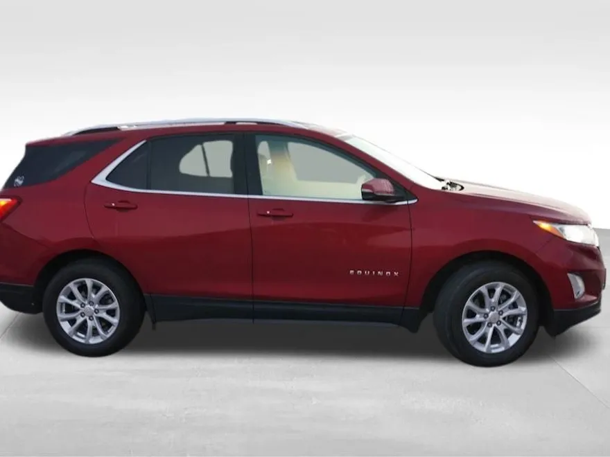2018 Chevrolet Equinox LT photo 1