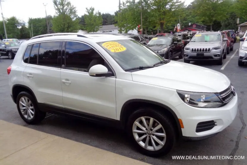 2017 Volkswagen Tiguan Wolfsburg Edition photo 1