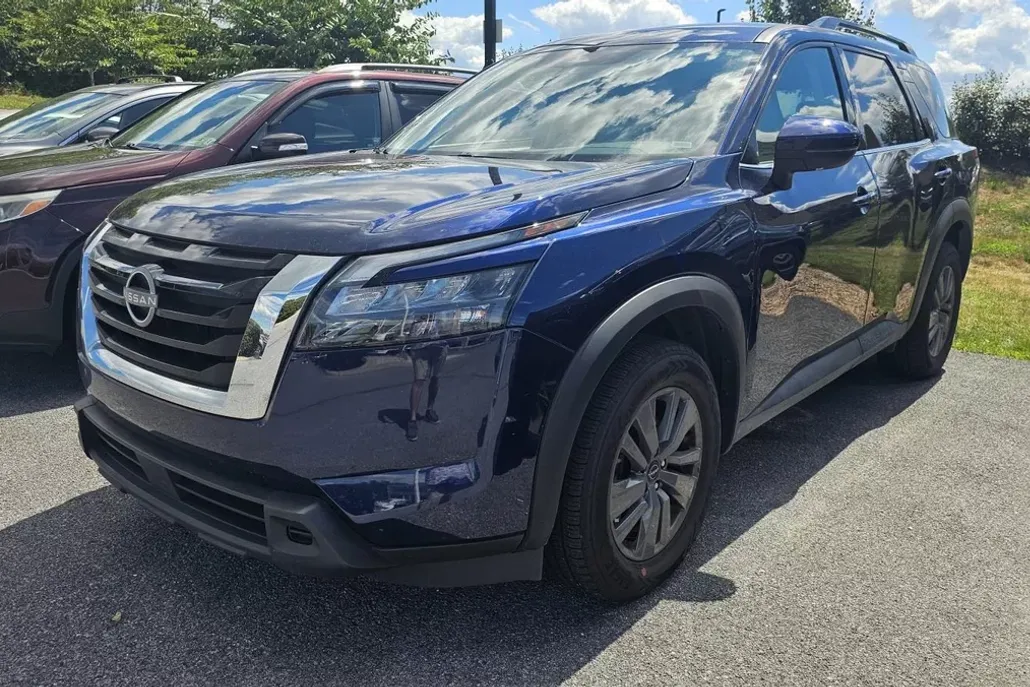 2024 Nissan Pathfinder SV photo 1