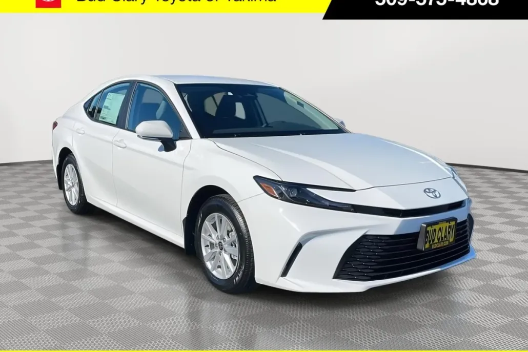 2026 Toyota Camry LE photo 1