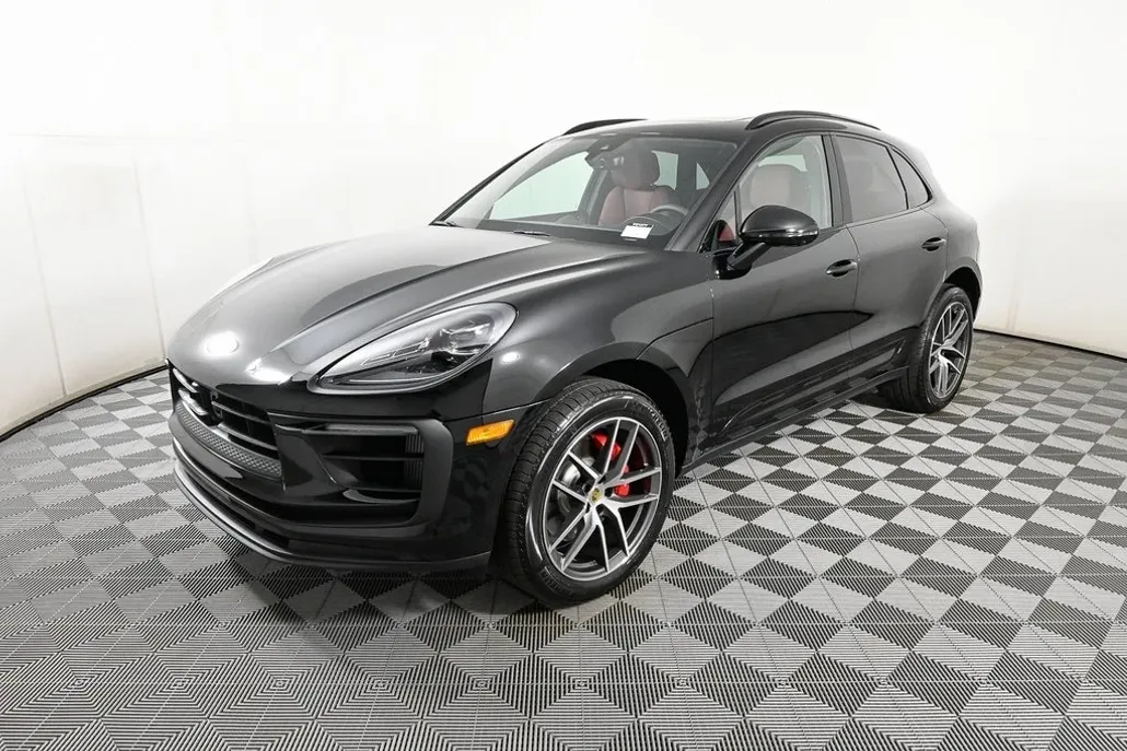 2025 Porsche Macan S photo 1
