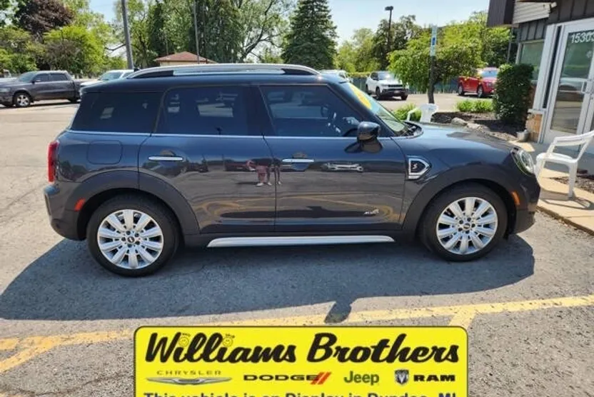 2021 Mini Countryman S ALL4 photo 1