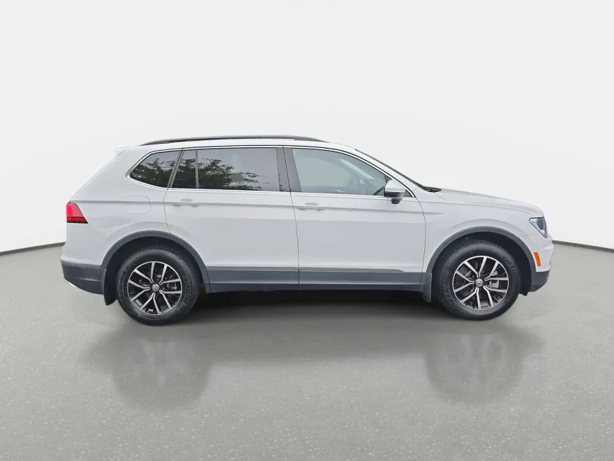 2021 Volkswagen Tiguan SE photo 1