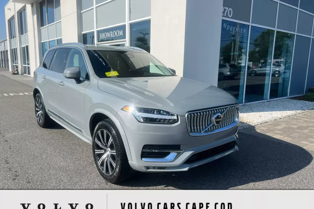 2025 Volvo XC90 B5 Core photo 1