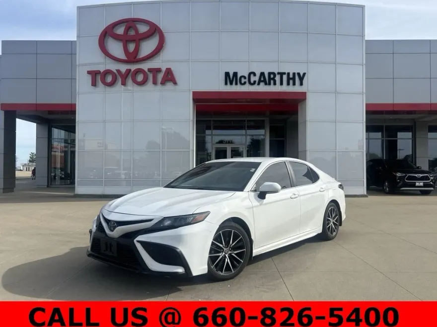 2022 Toyota Camry SE photo 1