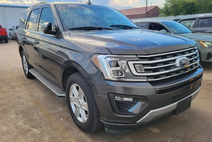 2020 Ford Expedition XLT photo 1