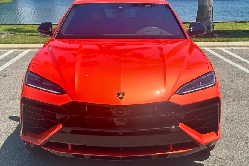 2025 Lamborghini Urus SE photo 1