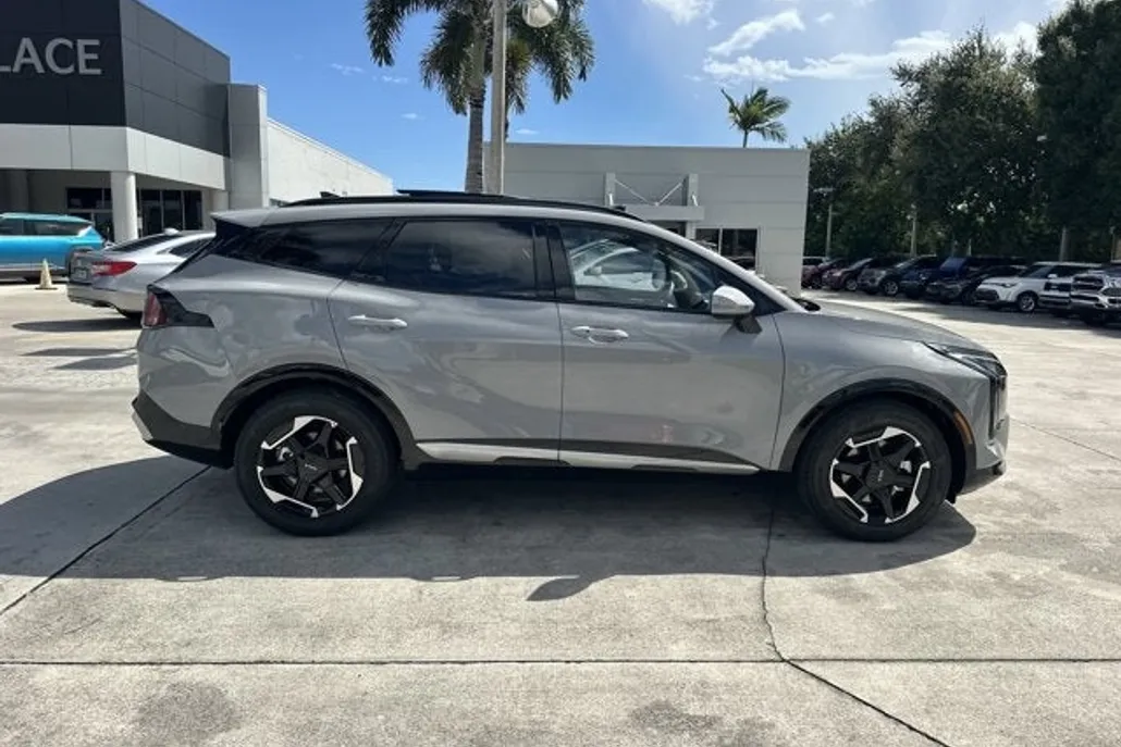 2026 Kia Sportage SX photo 1