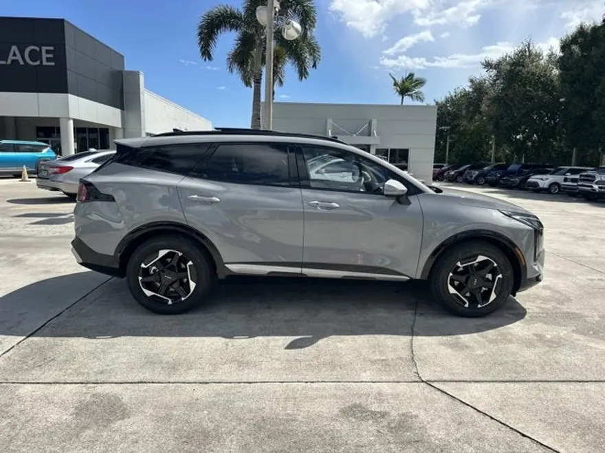2026 Kia Sportage SX photo 1