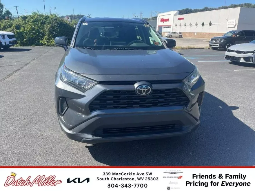 2019 Toyota RAV4 LE photo 1