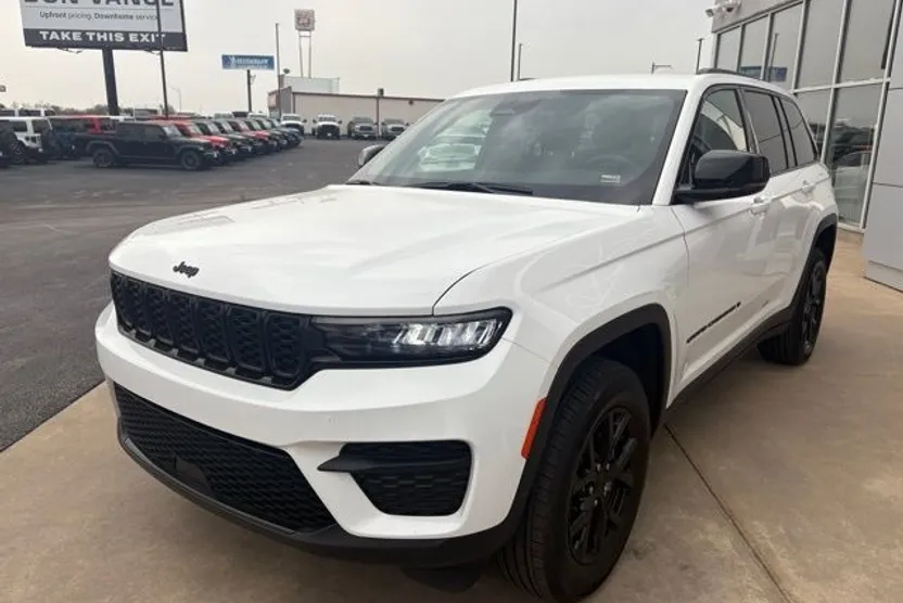 2024 Jeep Grand Cherokee Altitude photo 1